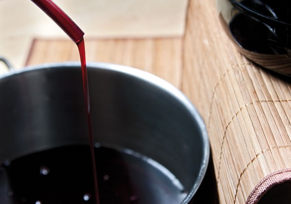 Homemade wine from chokeberry