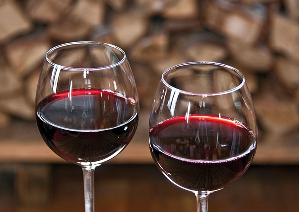 Homemade wine from chokeberry