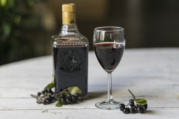 Homemade wine from chokeberry