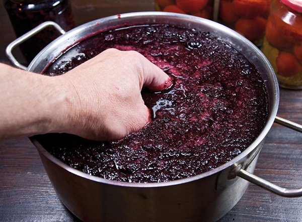 Homemade wine from chokeberry