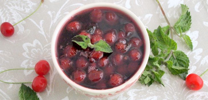 Cherry jam with mint in the multivark