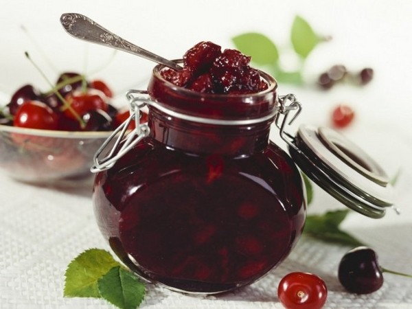 Cherries for the winter - recipes - jam with seeds and pitted, Five-minute, jam, jelly without gelatin, cherry compote Cherries for the winter - recipes - jam with seeds and pitted, Five-minute, jam, jelly without gelatin, cherry compote