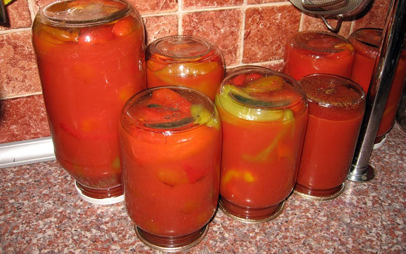 Bulgarian pepper in tomato