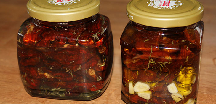 Appetizer of red and green tomatoes for the winter - recipes fingers lick