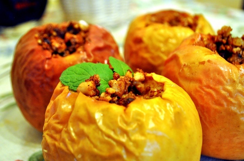 Baked apples in the microwave - tasty and useful!