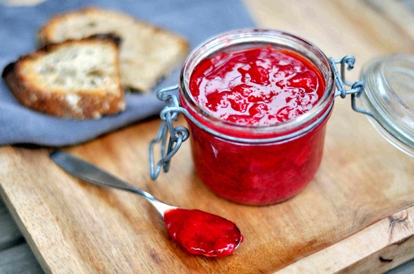 Jelly from strawberries for the winter, recipes