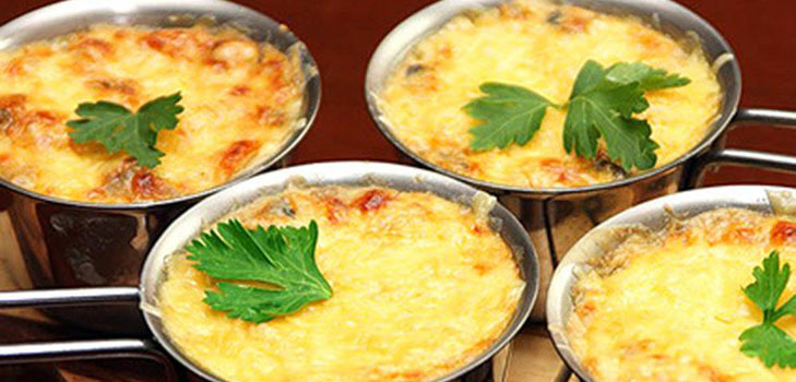 Julienne with chicken and mushrooms: how to cook at home