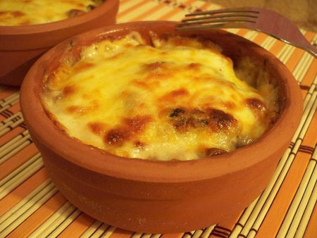 Julienne with chicken and mushrooms: how to cook at home