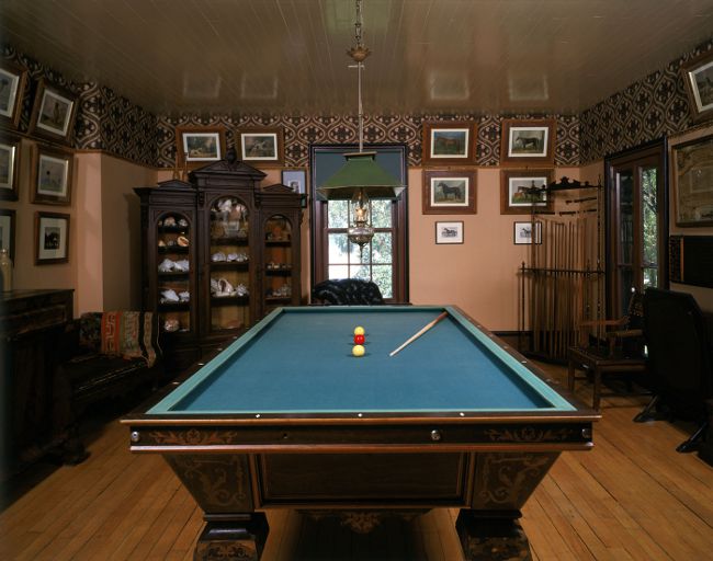 Billiard room: interior decoration