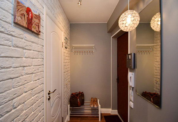 A small hallway: how to create a practical interior