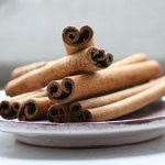 Cinnamon essential oil Cinnamon essential oil