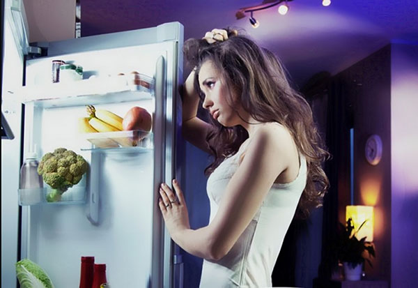 How to eat and stay slim: the secrets of a late dinner