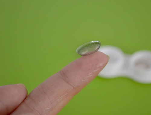 How to wear lenses, and how to shoot them (video)