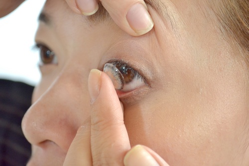 How to wear lenses, and how to shoot them (video)