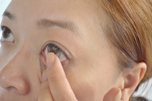 How to wear lenses, and how to shoot them (video)