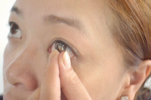 How to wear lenses, and how to shoot them (video)