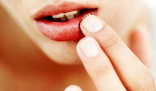  A quick and effective way to treat colds on the lips: simple recipes